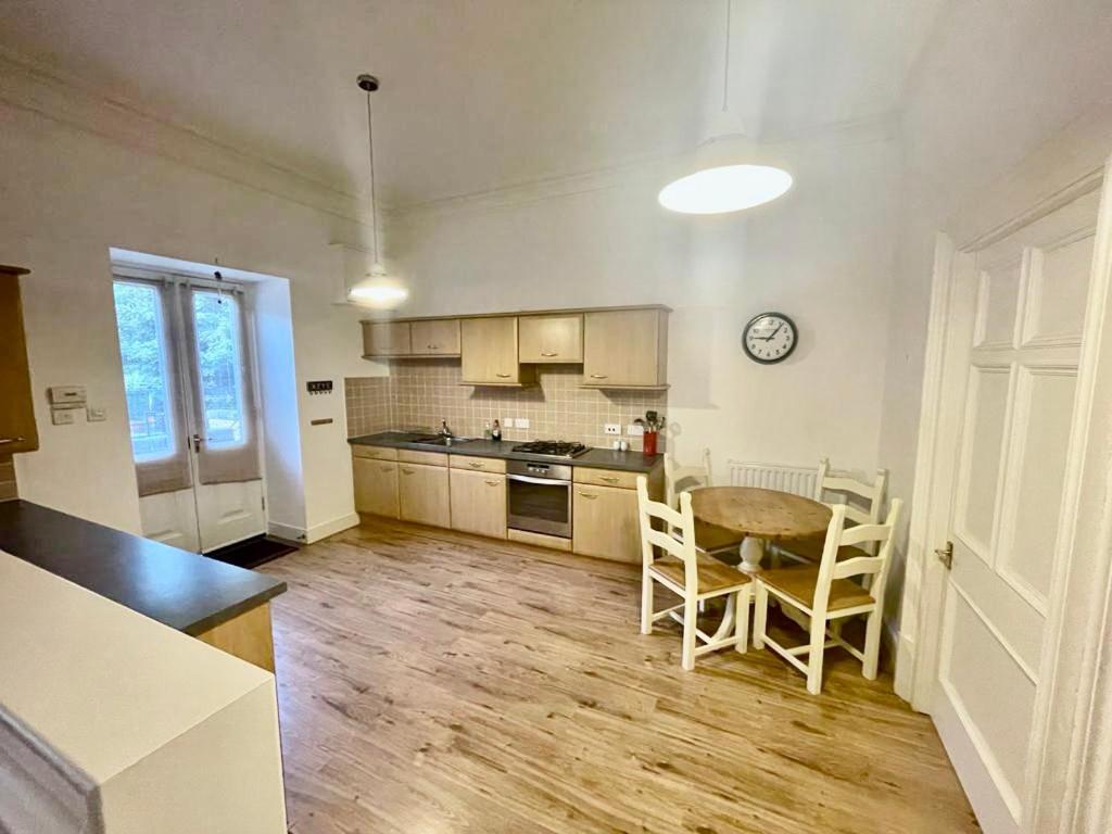 Serviced Accommodation Moray Lesmurdie House, Elgin - Free Parking, Free Wifi Bagian luar foto